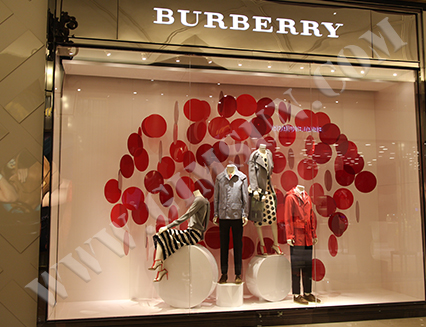 Burberry 橱窗展示