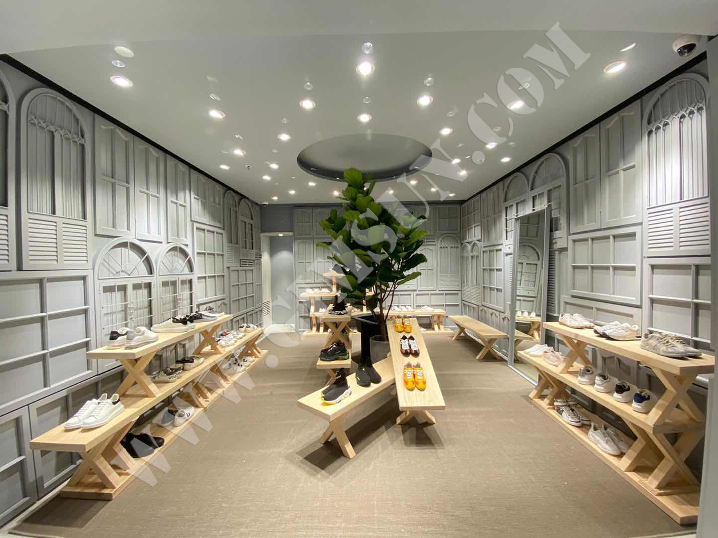 What Style is Popular In Store Display?
