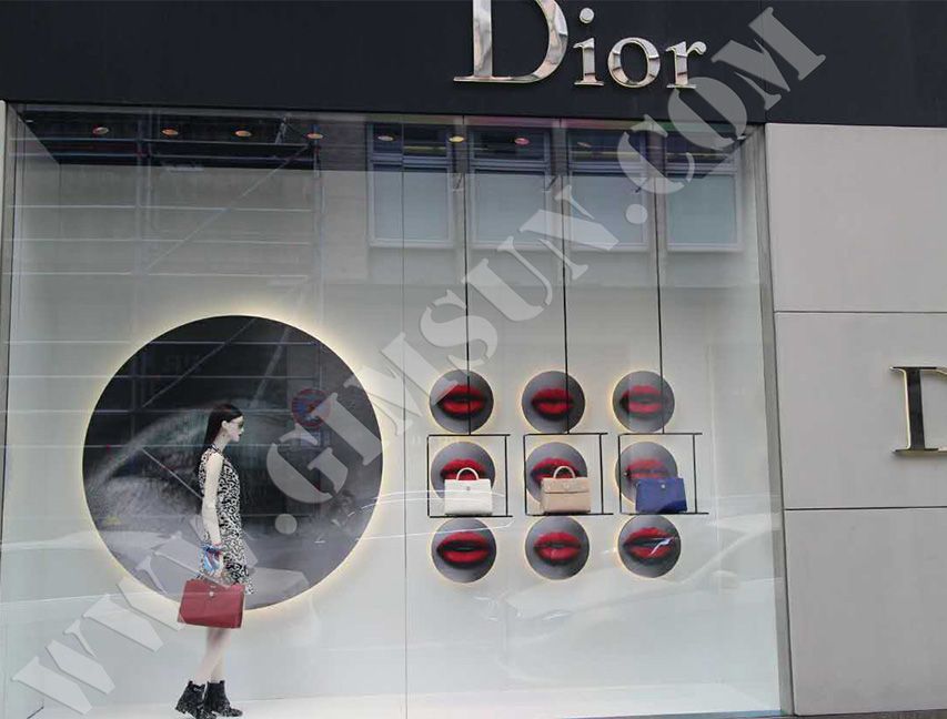 DIOR全球光栅变画橱窗