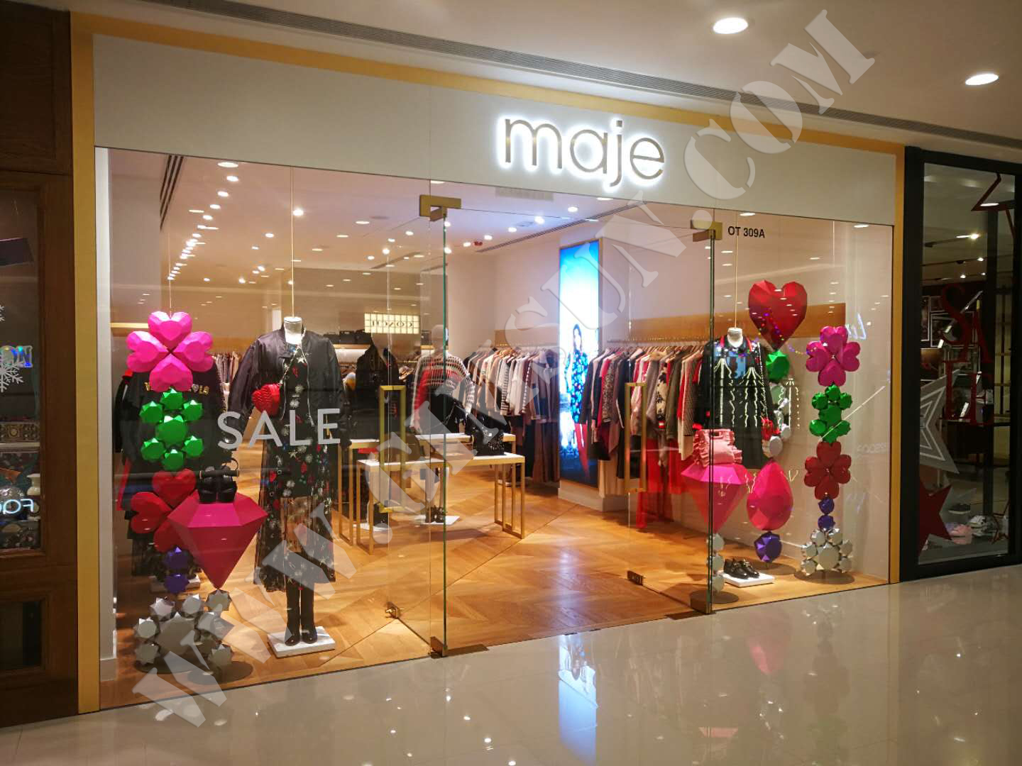 橱窗的几种基本展示方式