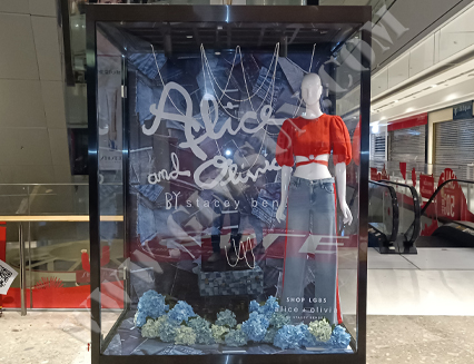 Alice and Olive 橱窗展示
