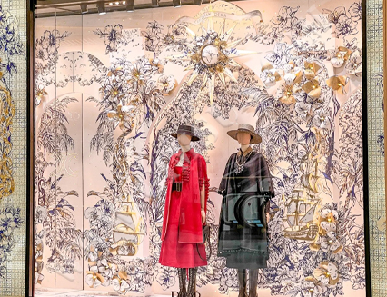 X’MAS 2022 安装 (Dior)