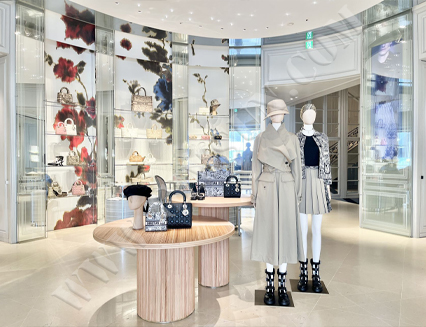 Dior 2023 冬季店铺装饰
