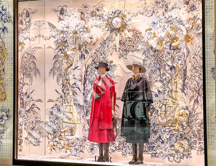 DIOR金色聖誕櫥窗