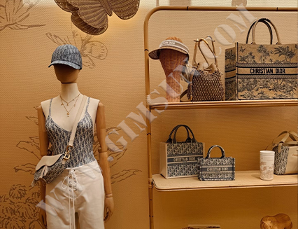 Dior  “自然夏日”快闪店墙面装饰