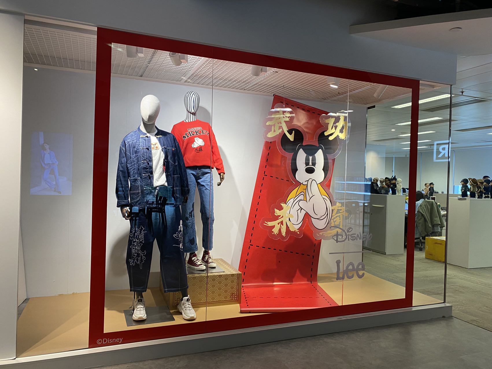 Window, display props, window props, window display, window props, window props, window props