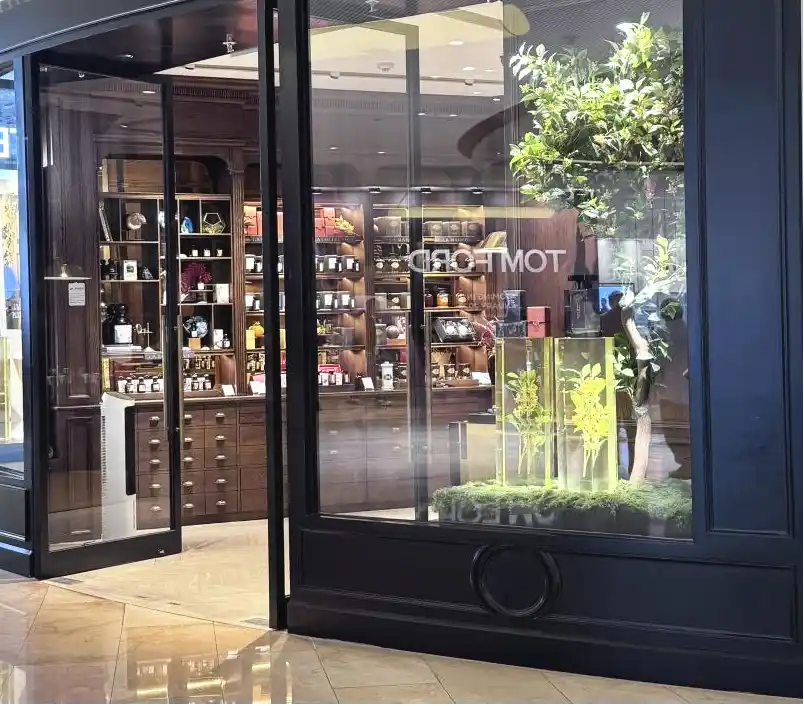 小売ウィンドウディスプレイ、店舗ウィンドウディスプレイ