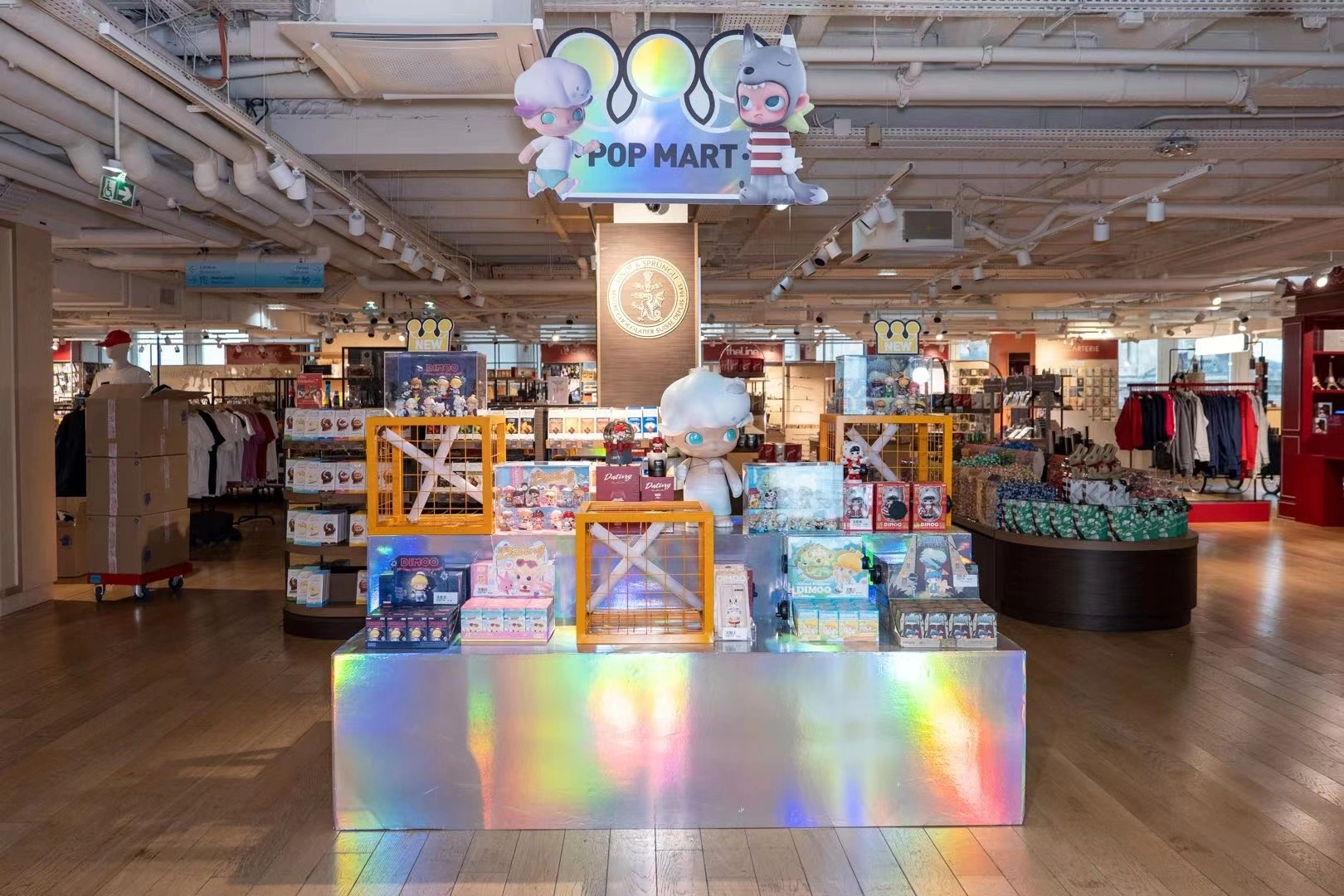 道具展示，品牌店鋪展示，泡泡瑪特店鋪展示