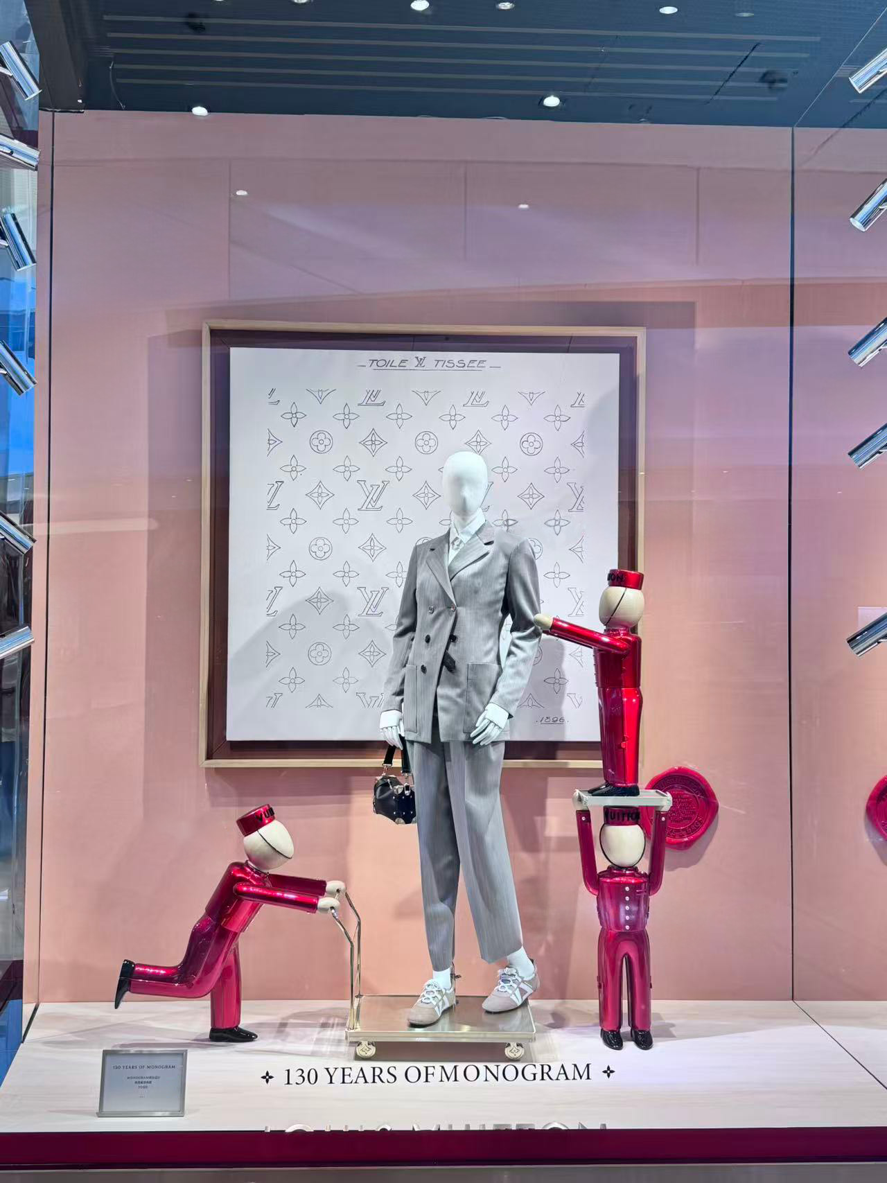 shop window display, storefront window display, Louis Vuitton window display