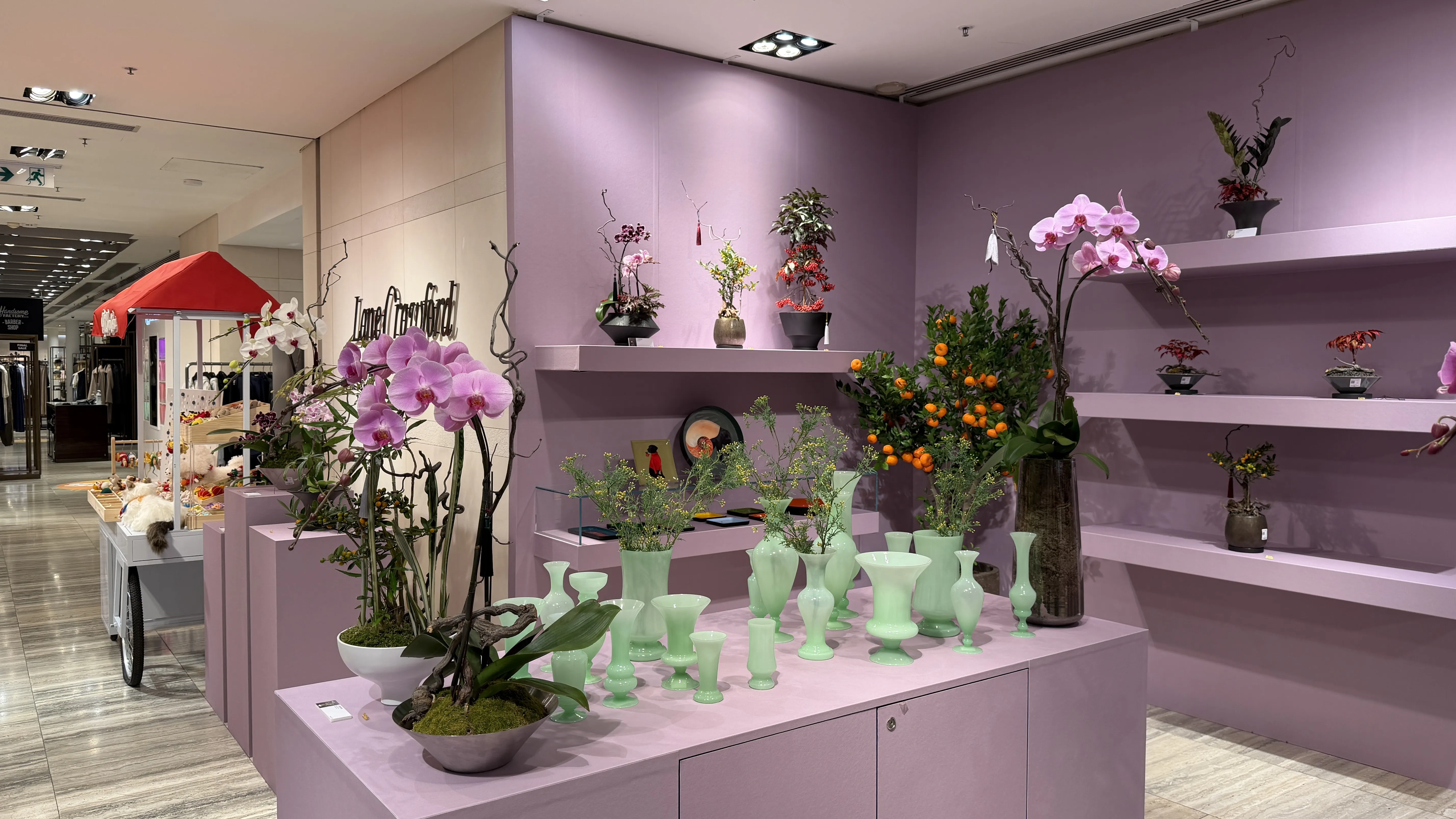 ショッピングモールにおける新年店舗装飾リニューアル