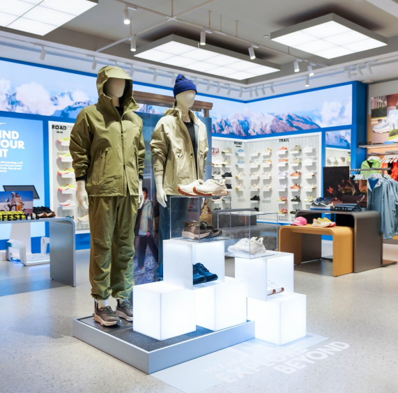 澳门亚克力LED灯箱与光栅变画店铺陈列展示