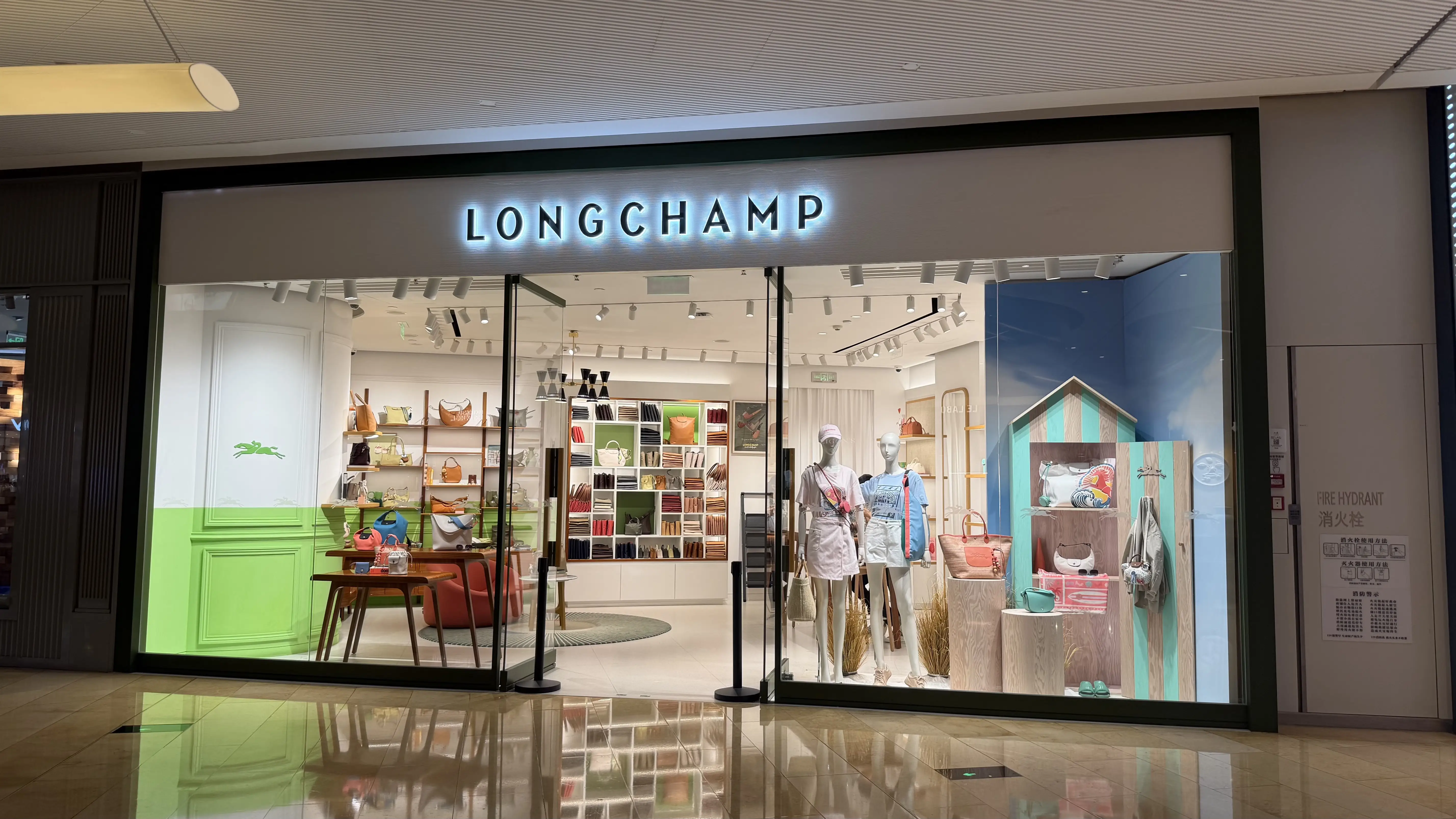 Longchamp零售陈列展示