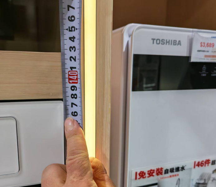 品牌升級後門店展示櫃陳列效果，整體統一美觀